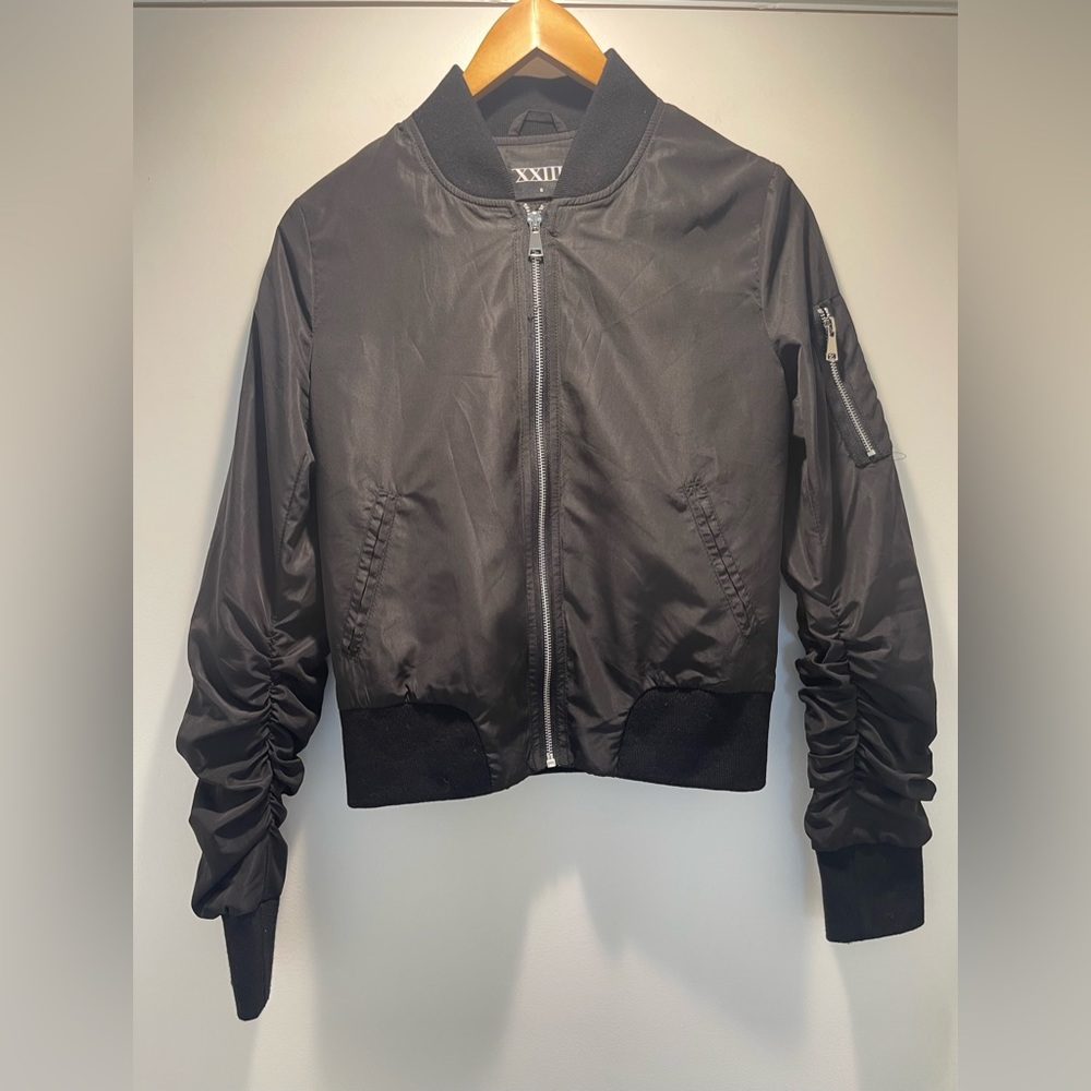 Black bomber jacket by Culture Kings 👑